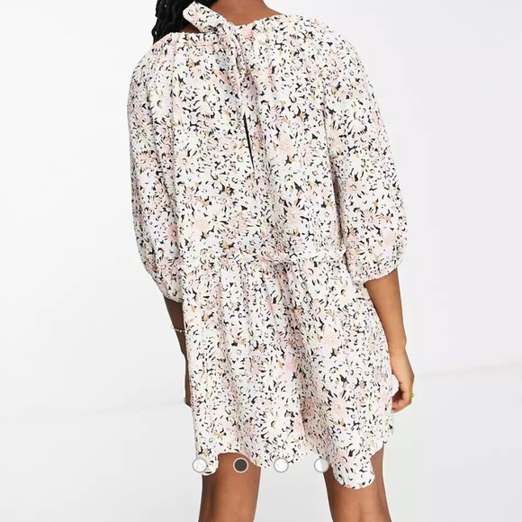 ASOS DESIGN high neck textured smock romper in smudge floral- Oversized - Picture 4 of 8
